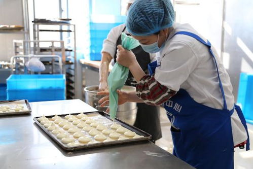 交流促提升！合肥工業大學飲食服務中心赴我校糕點廠調研學習