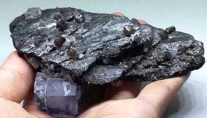 中國(guó)掌握關(guān)鍵金屬礦石底牌，稀土之后又一戰(zhàn)略資源引全球矚目